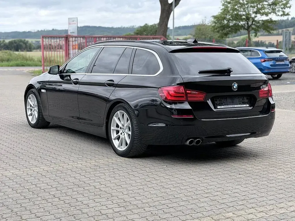 Gebraucht BMW 520 184 PS (135 kW) 2011 Schwarz Kombi