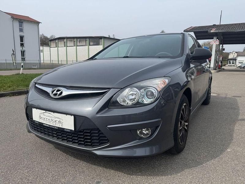 Gebraucht Hyundai i30 Edition 109 PS (80 kW) 2011 Grau Kleinwagen