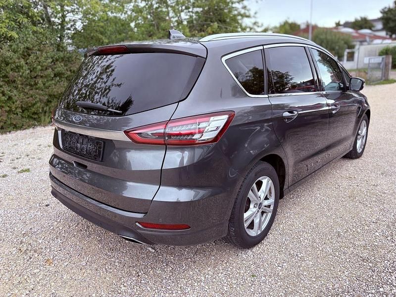 Gebraucht Ford S-MAX Titanium 190 PS (139 kW) 2020 Grau Van / Kleinbus