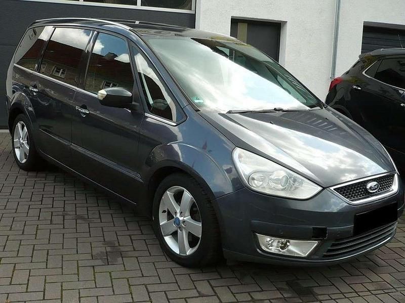 Grau Gebraucht 2007 Ford Galaxy Ghia Van / Kleinbus | 2.700 € (Guter Preis) - Bild 1/4