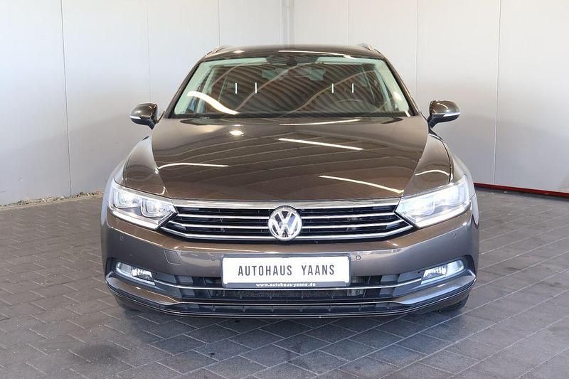 Second-hand VW Passat Comfortline 120 CP (88 kW) 2015 Negru Berlinǎ