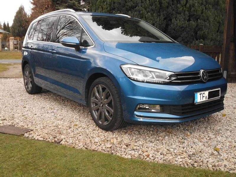 Blau Gebraucht 2016 VW Touran Highline Van / Kleinbus | 14.490 € (Guter Preis) - Bild 1/4