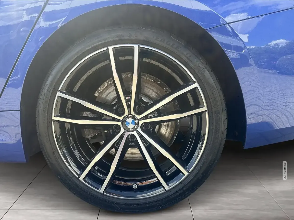 Gebraucht BMW 330 Sport Line 245 PS (180 kW) 2023 Blau metallic