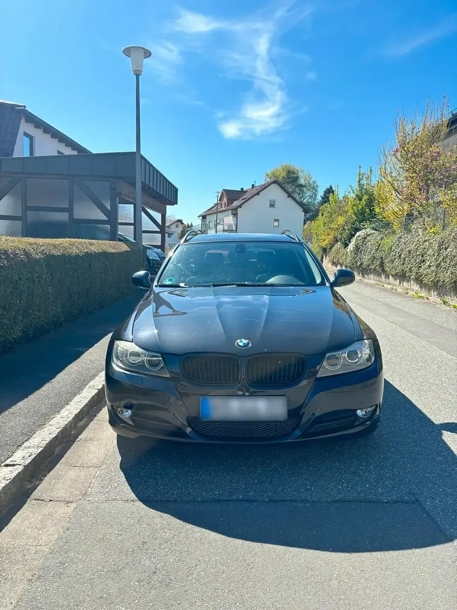Gebraucht BMW 318 145 PS (106 kW) 2009 Schwarz Kombi