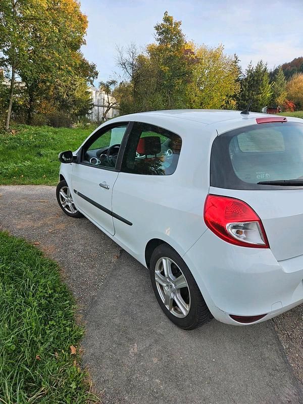 Gebraucht Renault Clio II 75 PS (55 kW) 2011 Weiß Kleinwagen