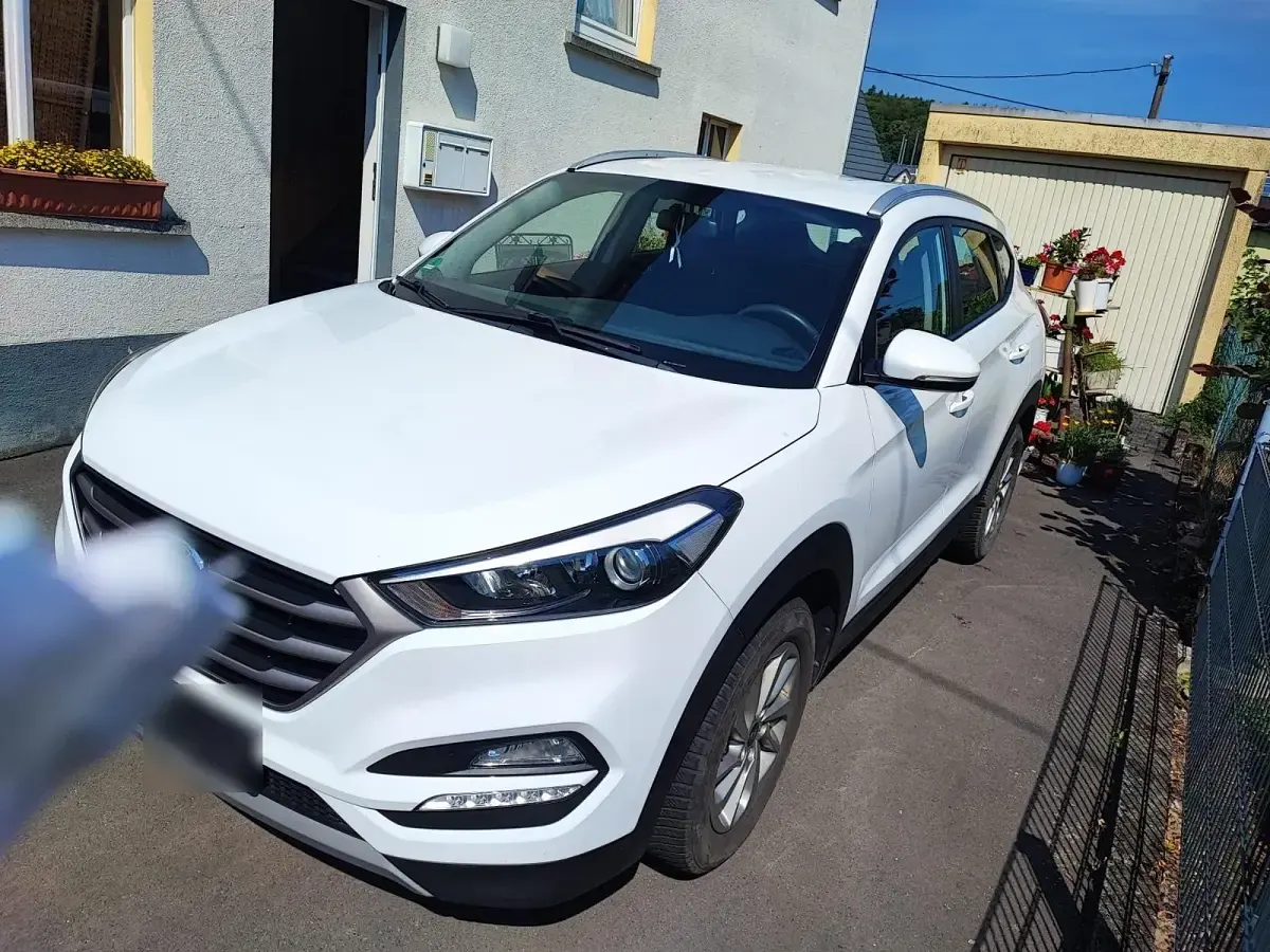 Gebraucht Hyundai Tucson 104 PS (76 kW) 2016 Weiß SUV