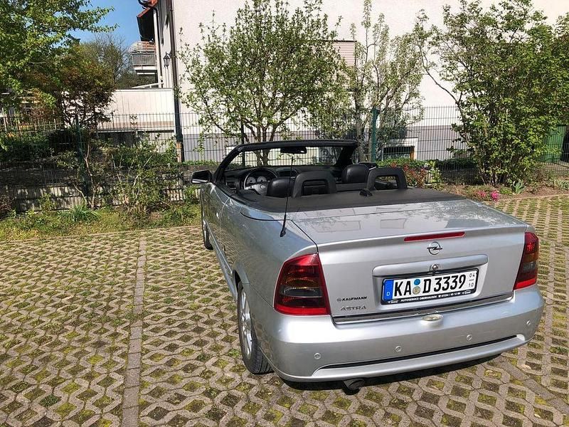Grau Gebraucht 2004 Opel Astra Cabriolet Cabrio | 2.500 € (Fairer Preis) - Bild 1/4