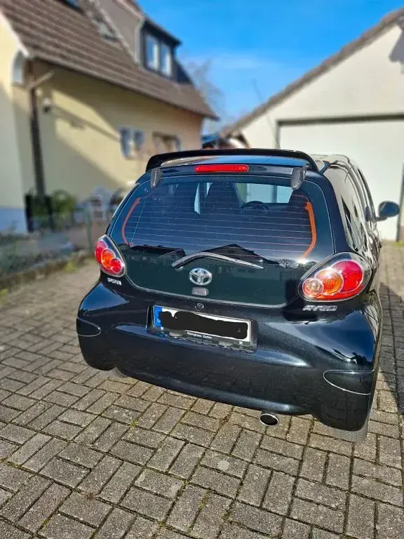 Gebraucht Toyota Aygo 68 PS (50 kW) 2010 Schwarz Kleinwagen