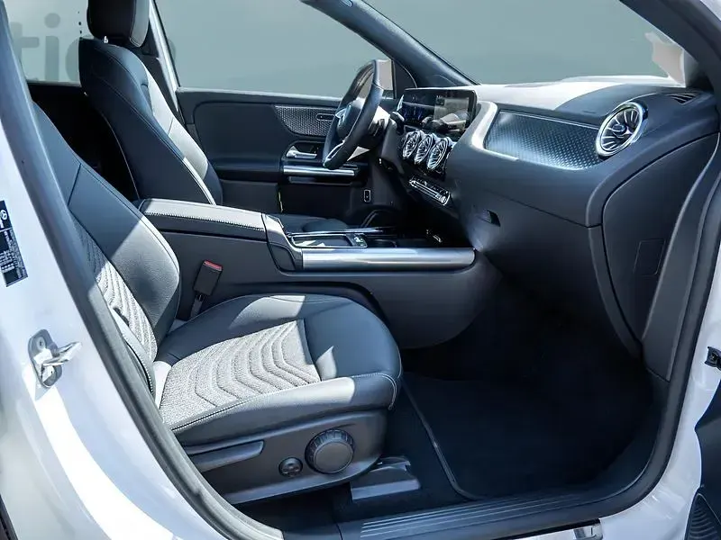 Gebraucht Mercedes EQA250 139 kW (190 PS) 2025 Weiß SUV