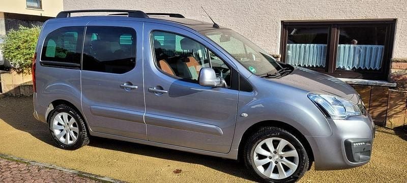 Grau Gebraucht 2015 Peugeot Partner Tepee Active Van / Kleinbus | 9.800 € (Fairer Preis) - Bild 1/4