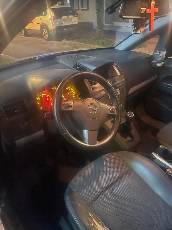 Gebraucht Opel Zafira 150 PS (110 kW) 2007 Silber Van / Kleinbus