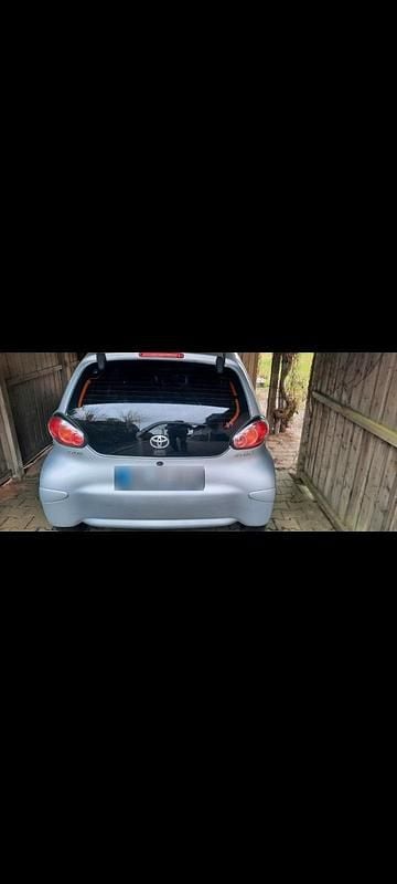 Gebraucht Toyota Aygo 68 PS (50 kW) 2013 Weiß Kleinwagen