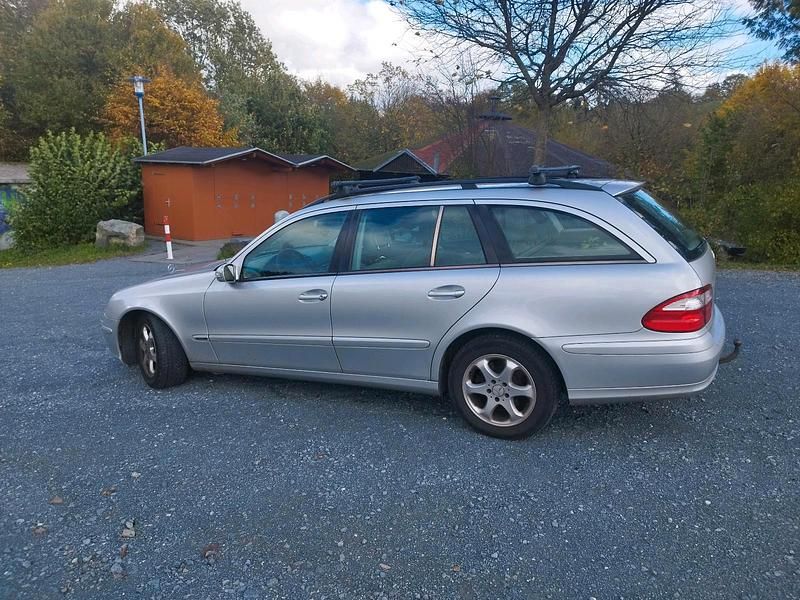 Silber Gebraucht 2003 Mercedes E200 Kombi | 2.600 € (Fairer Preis) - Bild 1/4