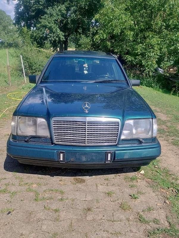 Grün Gebraucht 1993 Mercedes E280 Sportline Kombi | 3.500 € - Bild 1/4