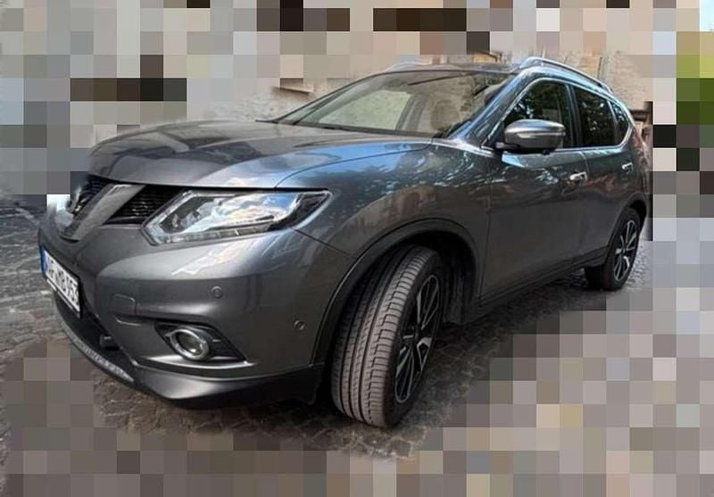 Grau Gebraucht 2017 Nissan X-Trail Tekna SUV | 15.000 € (Guter Preis) - Bild 1/4