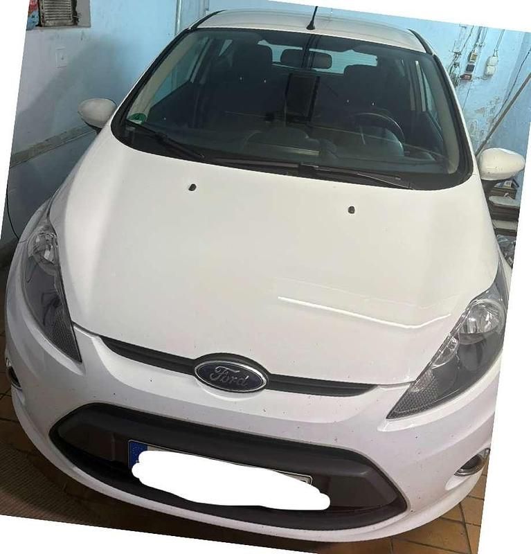 Weiß Gebraucht 2012 Ford Fiesta Champions Edition Kleinwagen | 5.000 € (Etwas zu teuer) - Bild 1/3