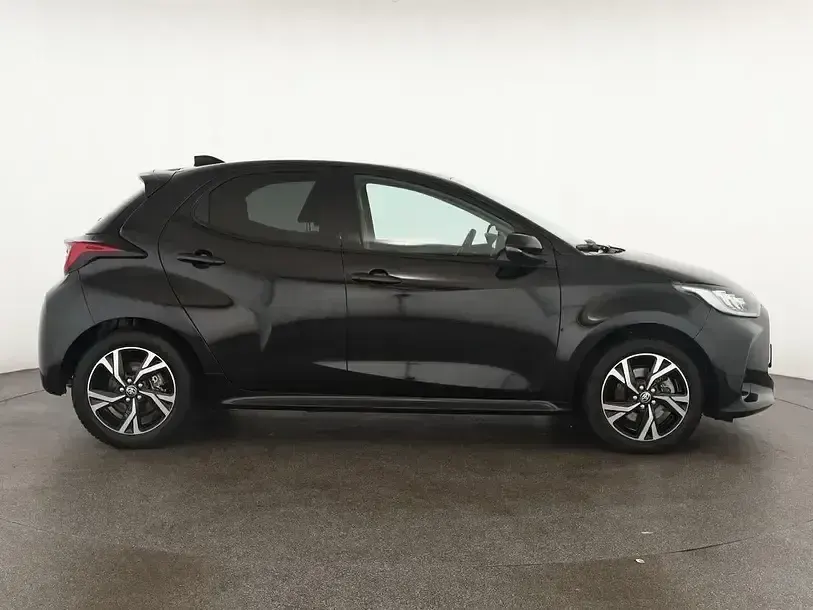 Gebraucht Toyota Yaris Hybrid 116 PS (85 kW) 2025 Mysticschwarz Limousine