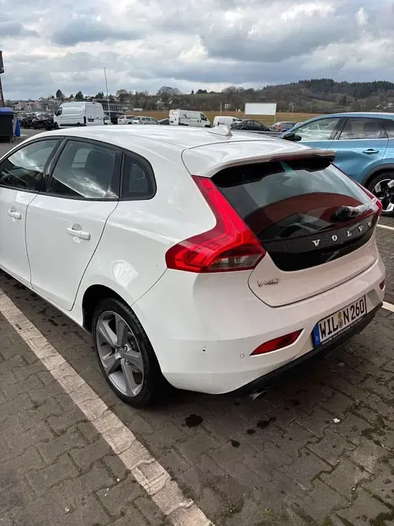 Gebraucht Volvo V40 150 PS (110 kW) 2013 Weiß Limousine