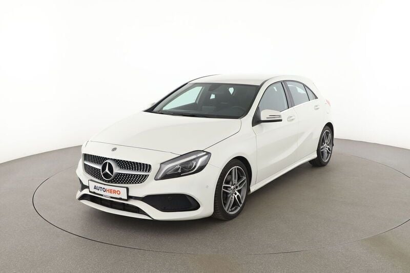 Weiß Gebraucht 2018 Mercedes A180 AMG Limousine | 19.540 € (Superpreis) - Bild 1/4