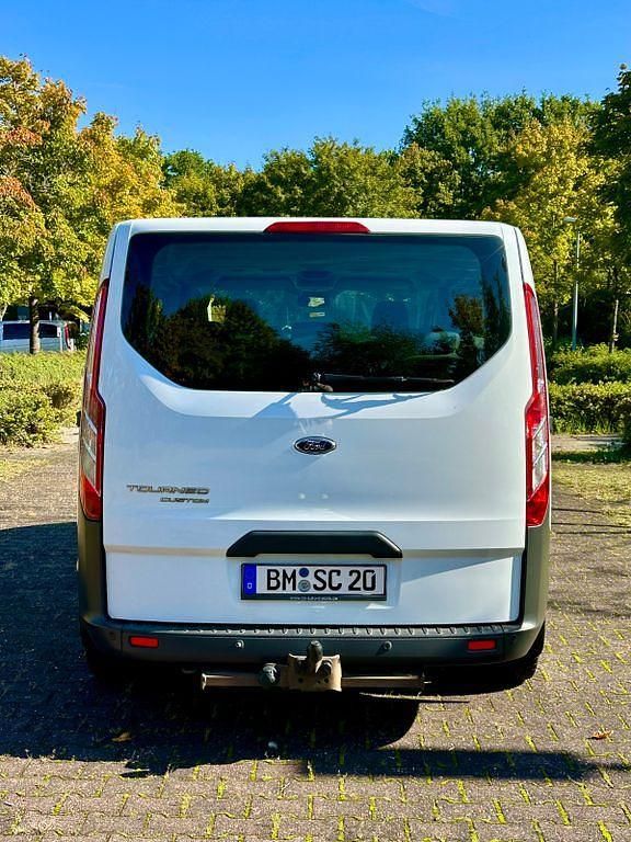 Gebraucht Ford Tourneo 131 PS (96 kW) 2016 Weiß Van / Kleinbus