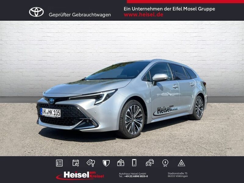 Silber Gebraucht 2024 Toyota Corolla Team Kombi | 27.960 € (Fairer Preis) - Bild 1/4
