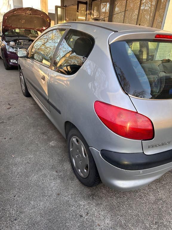 Gebraucht Peugeot 206 Premium 75 PS (55 kW) 2002 Silber Limousine