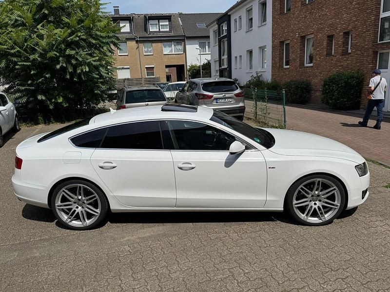 Weiß Gebraucht 2010 Audi A5 Sportback Limousine | 11.800 € (Teuer) - Bild 1/4
