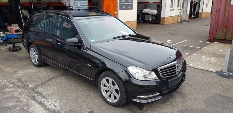 Gebraucht Mercedes C180 Elegance 120 PS (88 kW) 2012 Schwarz Kombi