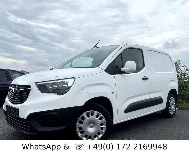 Weiß Gebraucht 2018 Opel Combo Van / Kleinbus | 10.800 € (Fairer Preis) - Bild 1/4