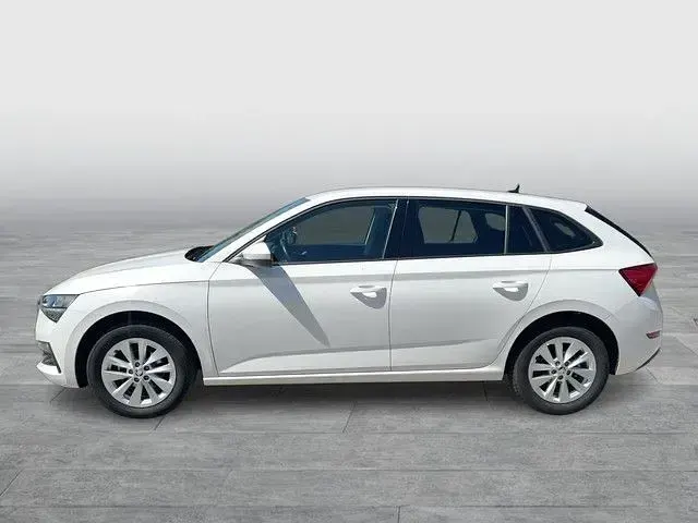 Gebraucht Skoda Scala Ambition 95 PS (69 kW) 2023 Weiß Kleinwagen