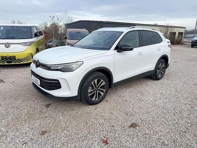 Gebraucht VW Tiguan 150 PS (110 kW) 2025 Pure white SUV