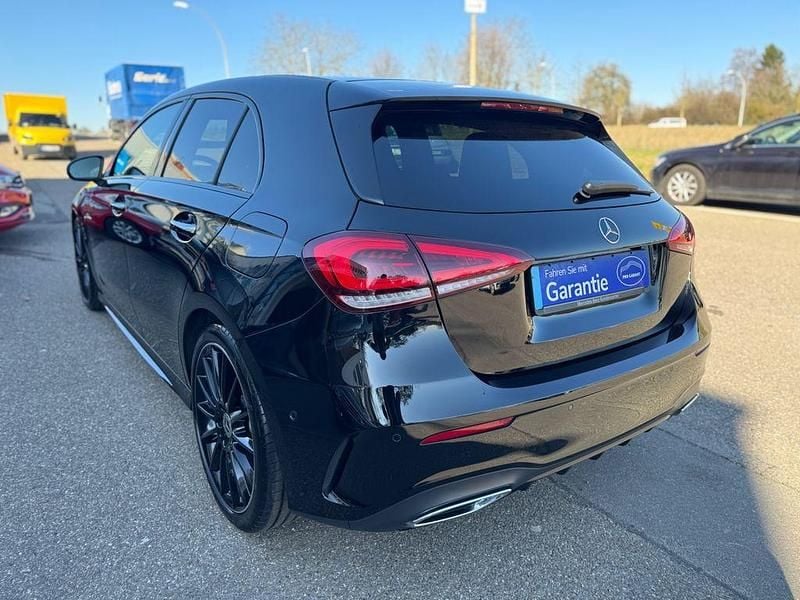 Gebraucht Mercedes A180 AMG line 136 PS (100 kW) 2022 Schwarz Limousine