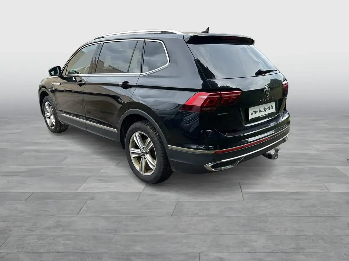 Gebraucht VW Tiguan Allspace Elegance 200 PS (147 kW) 2023 Deep black perleffekt SUV