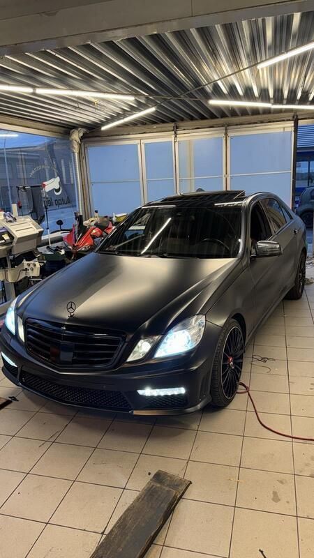 Grau Gebraucht 2013 Mercedes E350 Limousine | 12.300 € (Guter Preis) - Bild 1/4