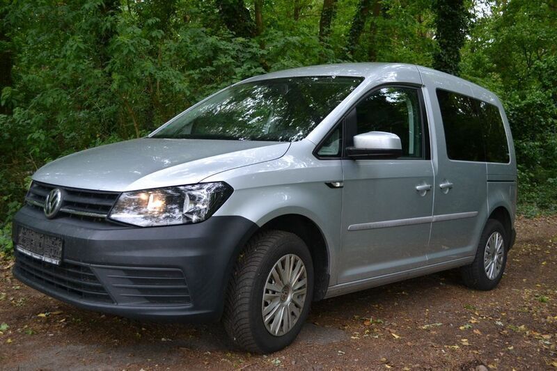 Silber Gebraucht 2016 VW Caddy Trendline Van / Kleinbus | 6.800 € - Bild 1/4