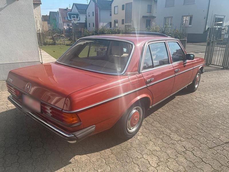 Gebraucht Mercedes 200 109 PS (80 kW) 1982 Limousine
