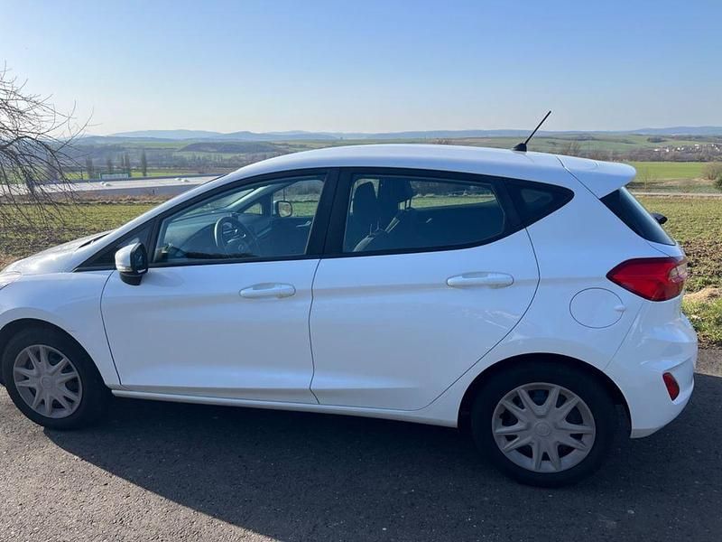 Gebraucht Ford Fiesta Trend 71 PS (52 kW) 2018 Weiß Kleinwagen