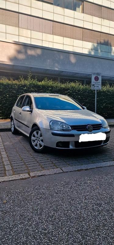 Grau Gebraucht 2004 VW Golf V Kleinwagen | 3.550 € (Fairer Preis) - Bild 1/4