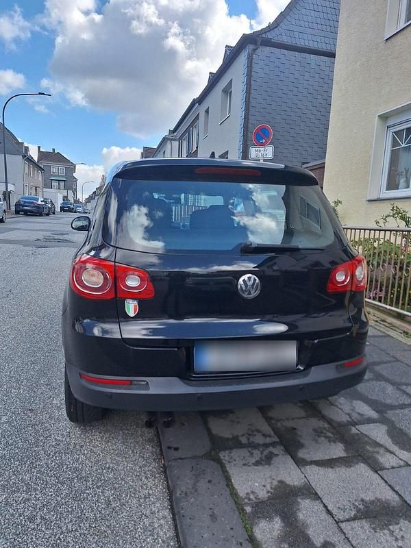 Second-hand VW Tiguan Freestyle 122 CP (89 kW) 2011 Negru SUV