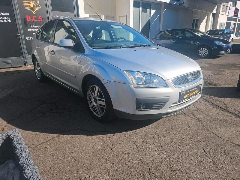 Silber Gebraucht 2006 Ford Focus Limousine | 2.990 € (Etwas zu teuer) - Bild 1/4