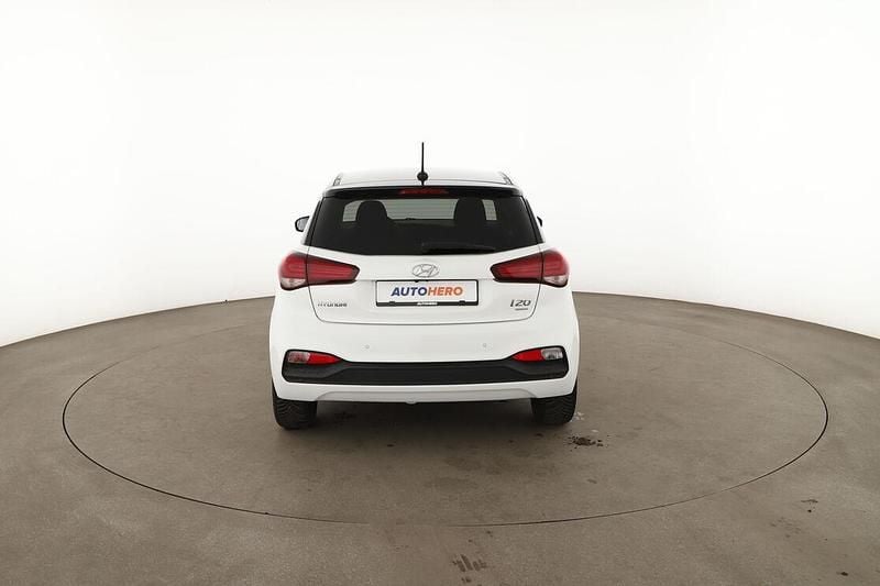 Gebraucht Hyundai i20 Advantage 84 PS (61 kW) 2020 Weiß Kleinwagen