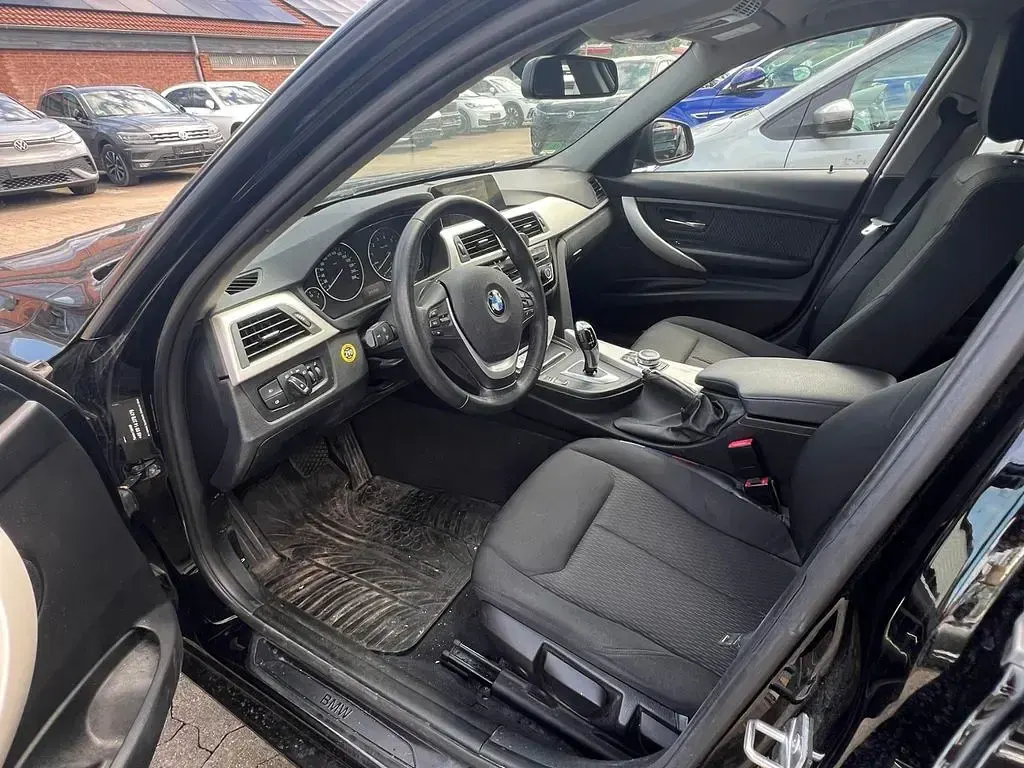 Gebraucht BMW 320 Advantage 184 PS (135 kW) 2019 Schwarz Limousine
