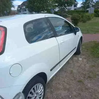 Gebraucht Fiat Grande Punto 77 PS (56 kW) 2010 Weiß Kleinwagen