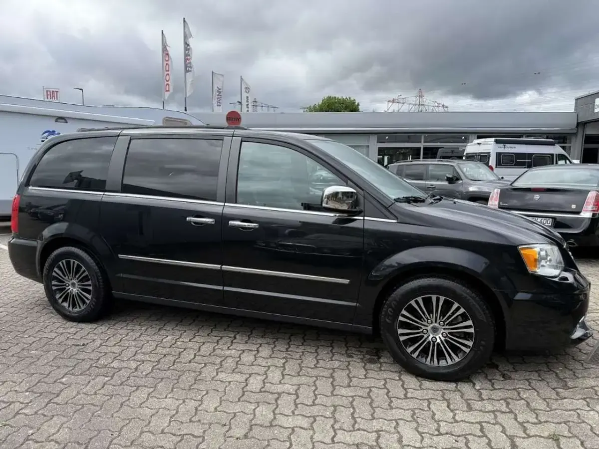 Gebraucht Lancia Voyager S 177 PS (130 kW) 2015 Schwarz Van / Kleinbus