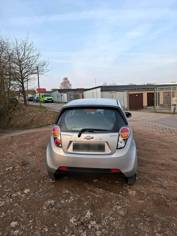 Gebraucht Chevrolet Spark 68 PS (50 kW) 2010 Silber Kleinwagen