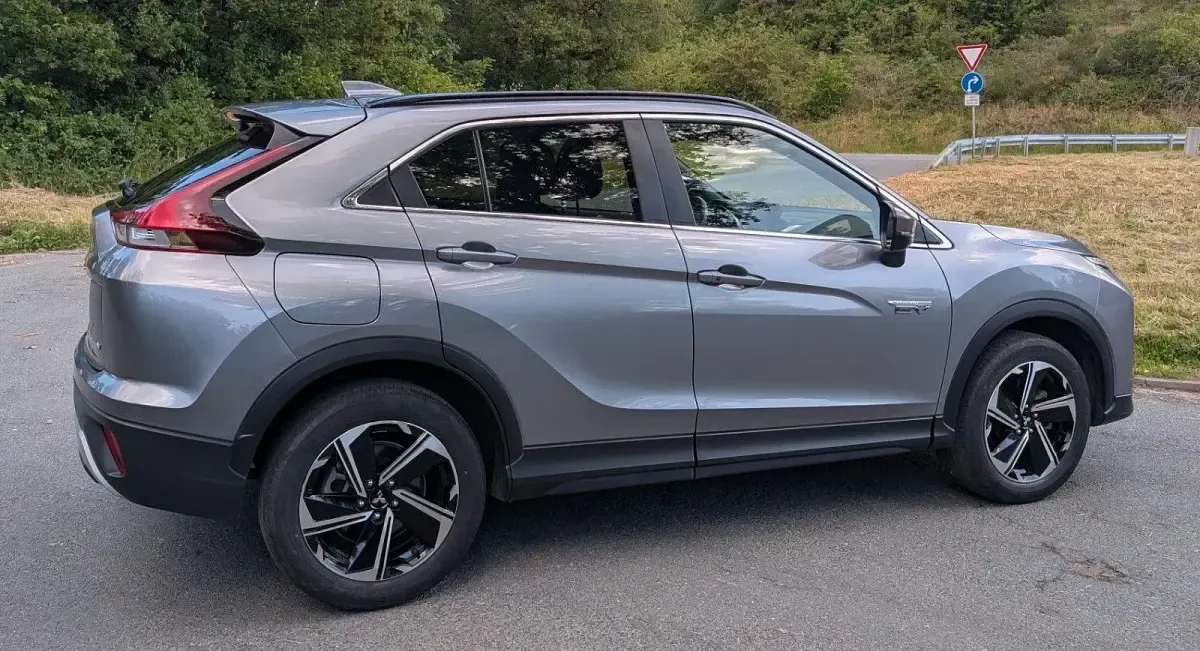 Gebraucht Mitsubishi Eclipse Cross Plus 188 PS (138 kW) 2022 Grau SUV