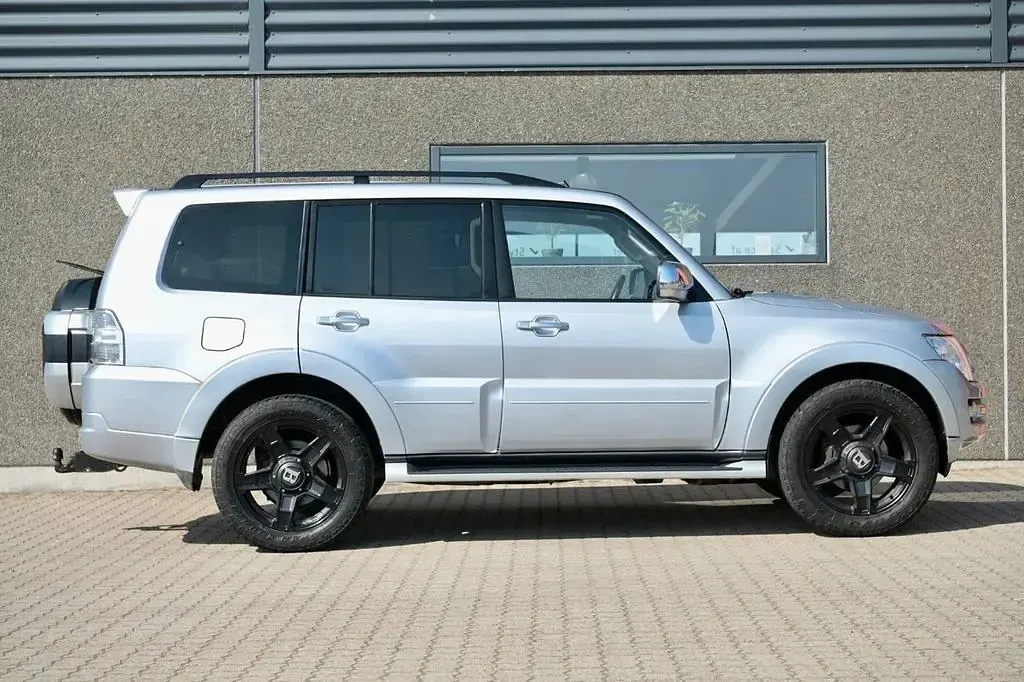 Gebraucht Mitsubishi Pajero Instyle 190 PS (139 kW) 2017 Silber SUV