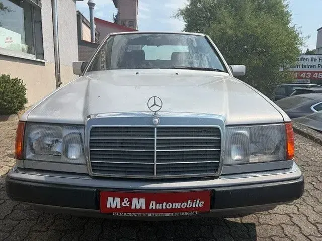 Gebraucht Mercedes E250 94 PS (69 kW) 1992 Silber Limousine