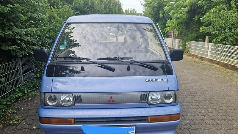 Blau Gebraucht 1994 Mitsubishi L300 Van / Kleinbus | 15.000 € - Bild 1/4
