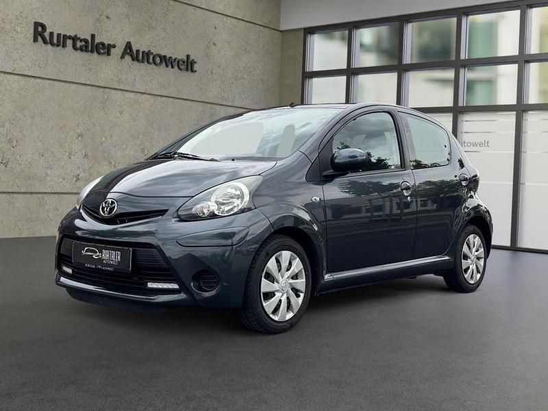 Grau Gebraucht 2014 Toyota Aygo Cool Kleinwagen | 5.999 € (Superpreis) - Bild 1/4